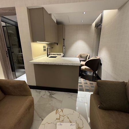 Sixty Three Hotel Suites Rijád Exteriér fotografie