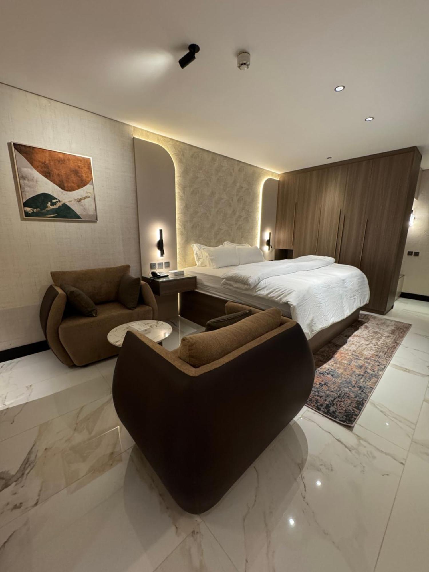 Sixty Three Hotel Suites Rijád Exteriér fotografie
