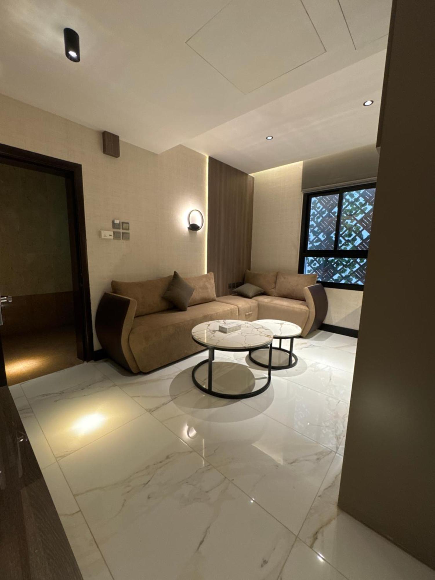Sixty Three Hotel Suites Rijád Exteriér fotografie