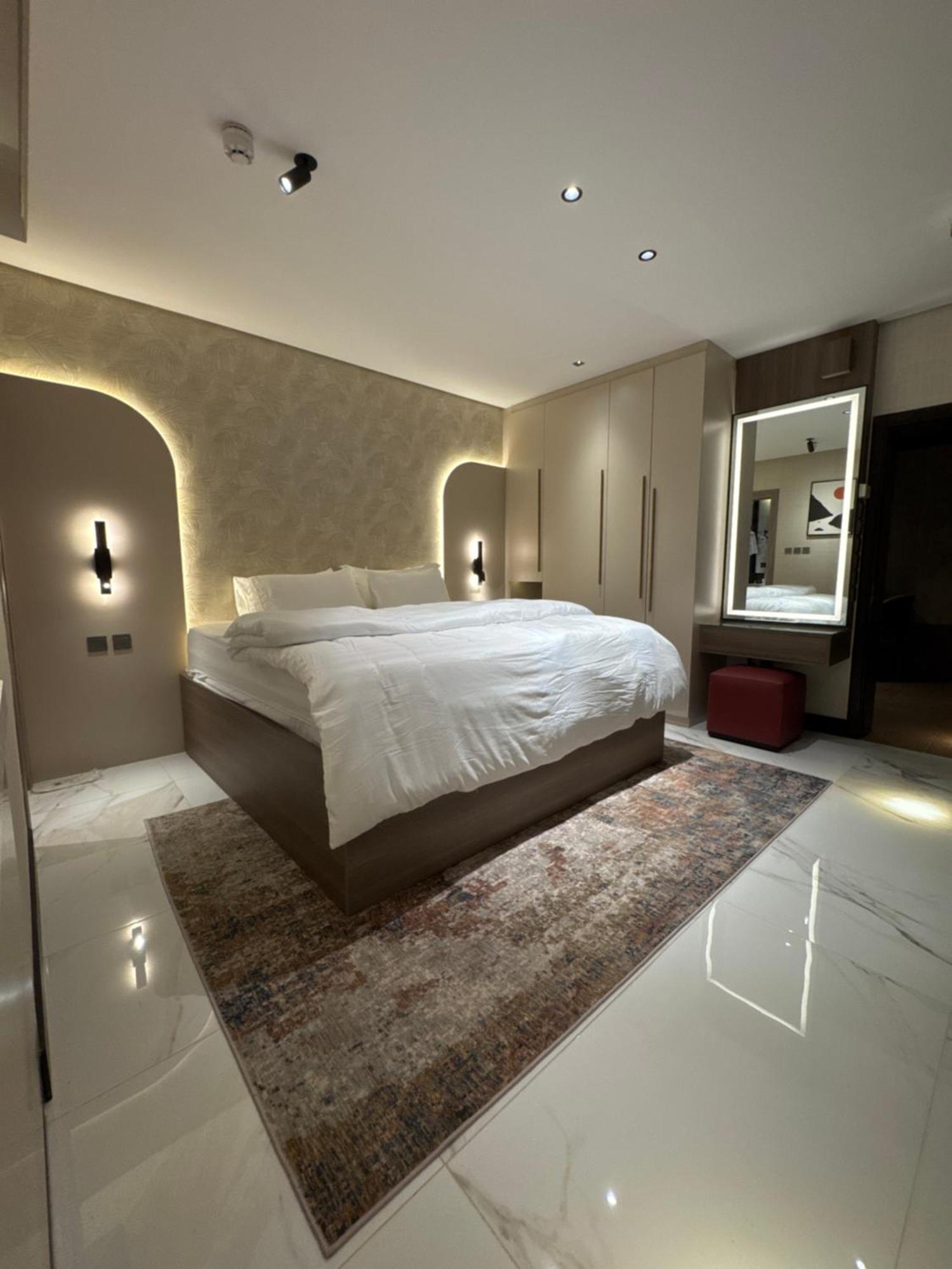 Sixty Three Hotel Suites Rijád Exteriér fotografie