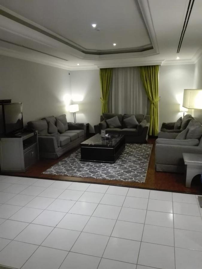 Sixty Three Hotel Suites Rijád Exteriér fotografie