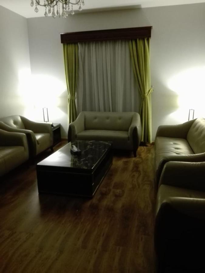 Sixty Three Hotel Suites Rijád Exteriér fotografie